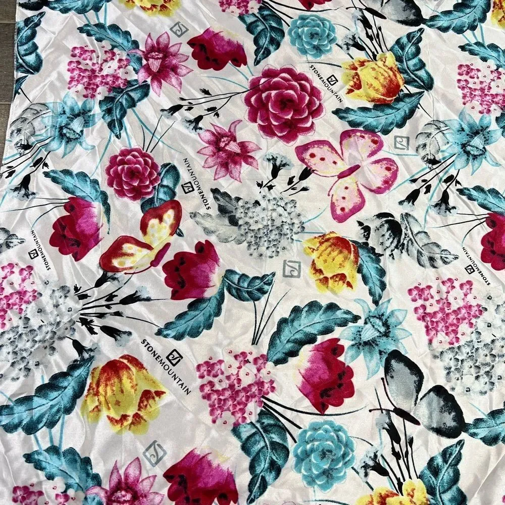 Women’s Stone Mountain white floral Butterfly scarf.
